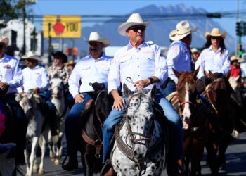 Guadalupe conmemora su 310 aniversario con cabalgata histórica