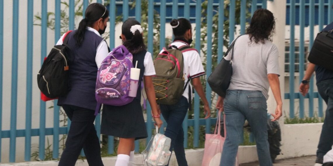 Clases continúan en Nuevo León pese al frente frío 27