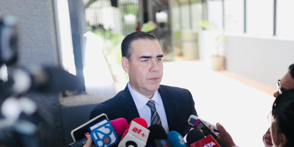 Heriberto Treviño exige reabrir clínicas en Juárez