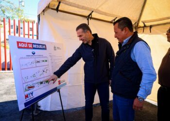 Adrián de la Garza supervisa obras en la colonia Genaro Vázquez