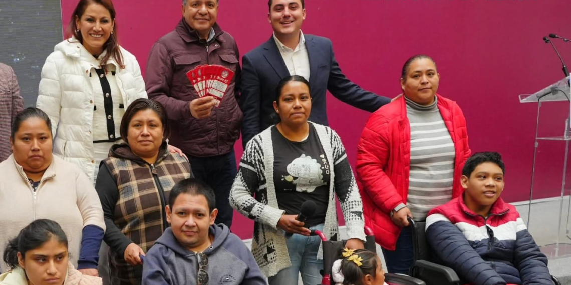 Apuesta cumplida: Manuel Guerra Cavazos entrega apoyo social en Toluca