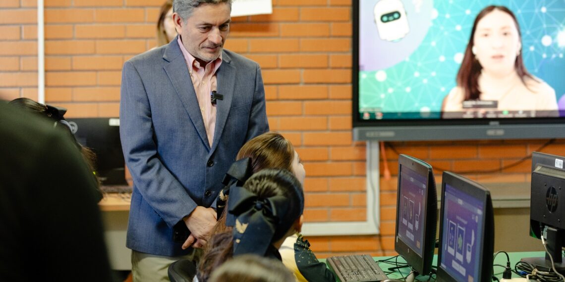 Más de 4 mil estudiantes de NL se acercan a la Inteligencia Artificial