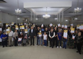 IVNL da certeza y tranquilidad a familias de Cadereyta con entrega de escrituras