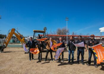 Guadalupe renueva cancha del CEDEREG con pasto sintético