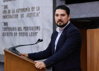 Fernando Aguirre llama a reforzar acciones contra el suicidio en escuelas de Nuevo León