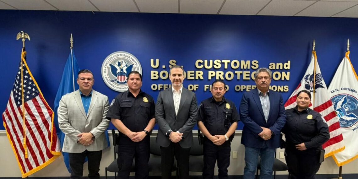 Adrián de la Garza recorre Puerto Comercial de Laredo, Texas