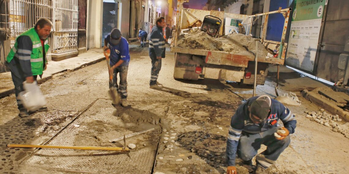 Monterrey refuerza bacheo en Barrio Antiguo con más de 200 m² rehabilitados