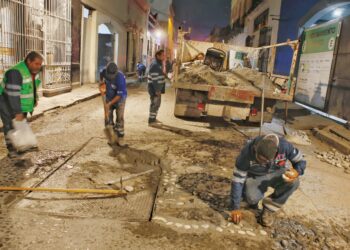 Monterrey refuerza bacheo en Barrio Antiguo con más de 200 m² rehabilitados