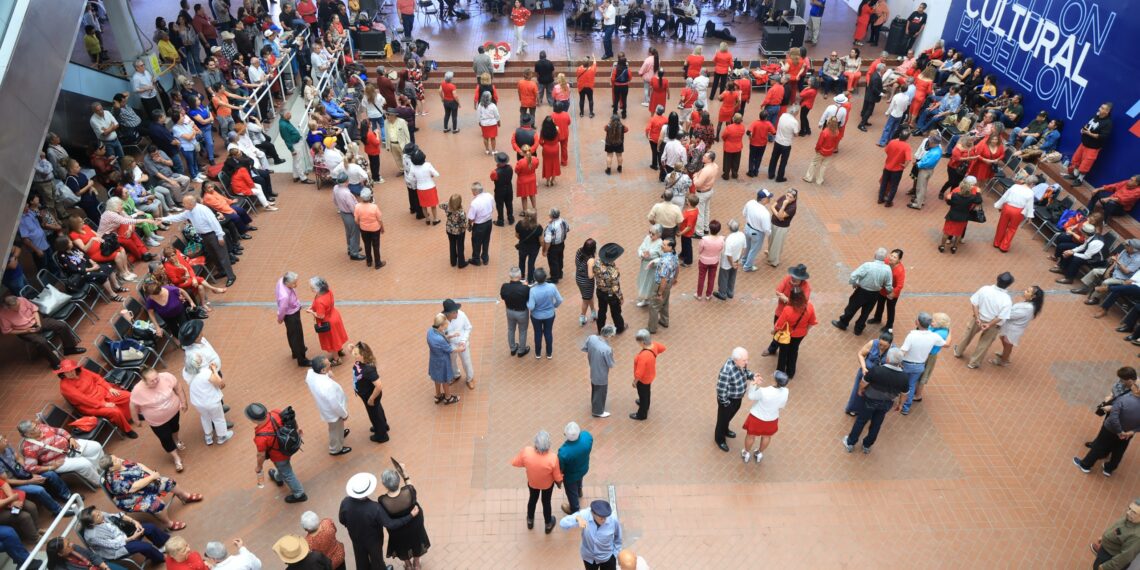 Amor a ritmo de baile en Monterrey