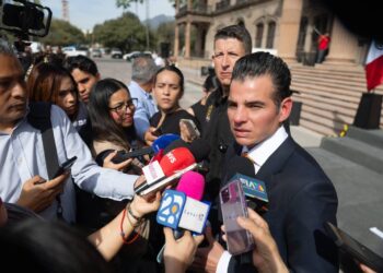 Mike Flores acusa a Adrián de la Garza por desorden en el caso Next Energy