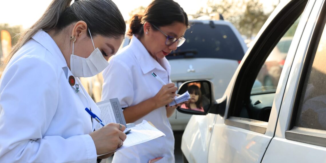 Realizan vacunación masiva en Estadio BBVA