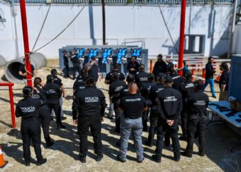 Capacitan a Policía Regia en el manejo de armas no letales