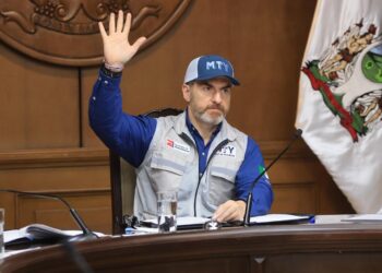 Cabildo de Monterrey rinde homenaje a mujeres y deportistas destacados