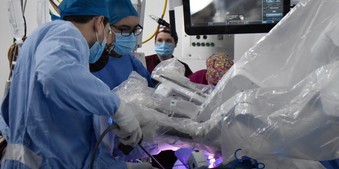 UMAE No. 25 del IMSS realiza 60 cirugías robóticas en Nuevo León