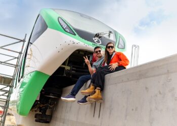 Samuel García supervisa primer monorriel instalado de las Líneas 4 y 6 del Metro