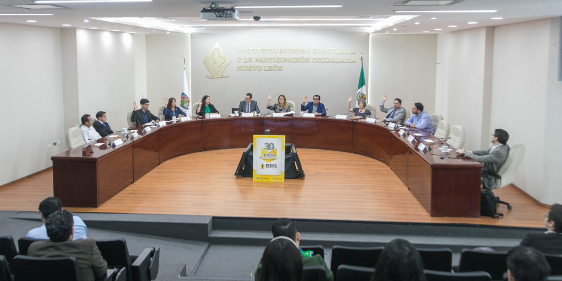 IEEPCNL impone multas a partidos por incumplir transparencia