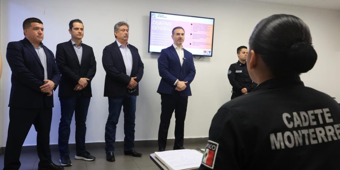 Capacitan a policías de Monterrey en defensa de ataques con drones