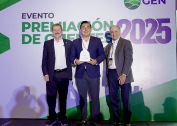 Reconocen al alcalde de García por buenas prácticas ambientales