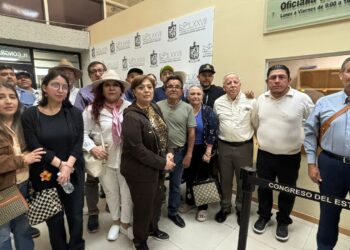 Habitantes de La Huasteca exigen reparación del camino y presupuesto fijo