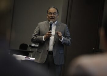 Escobedo presenta modelo digital para blindar inversiones y combatir la extorsión