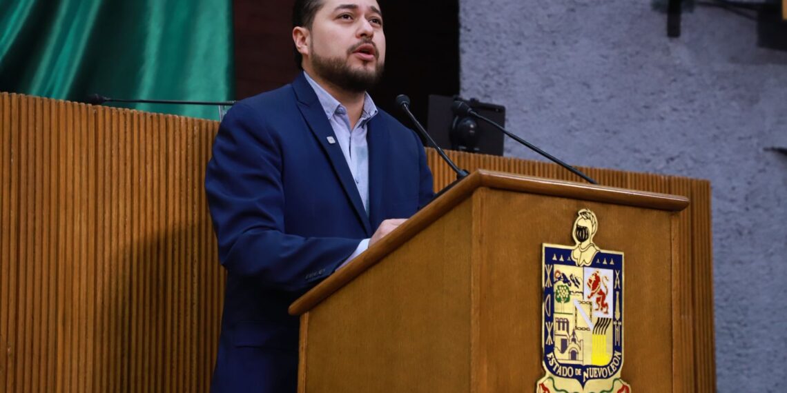 Miguel Lechuga exhibe ineficiencia de CFE y AyD en Santa Catarina