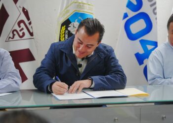 García firma colaboración con la UANL en salud y bienestar animal