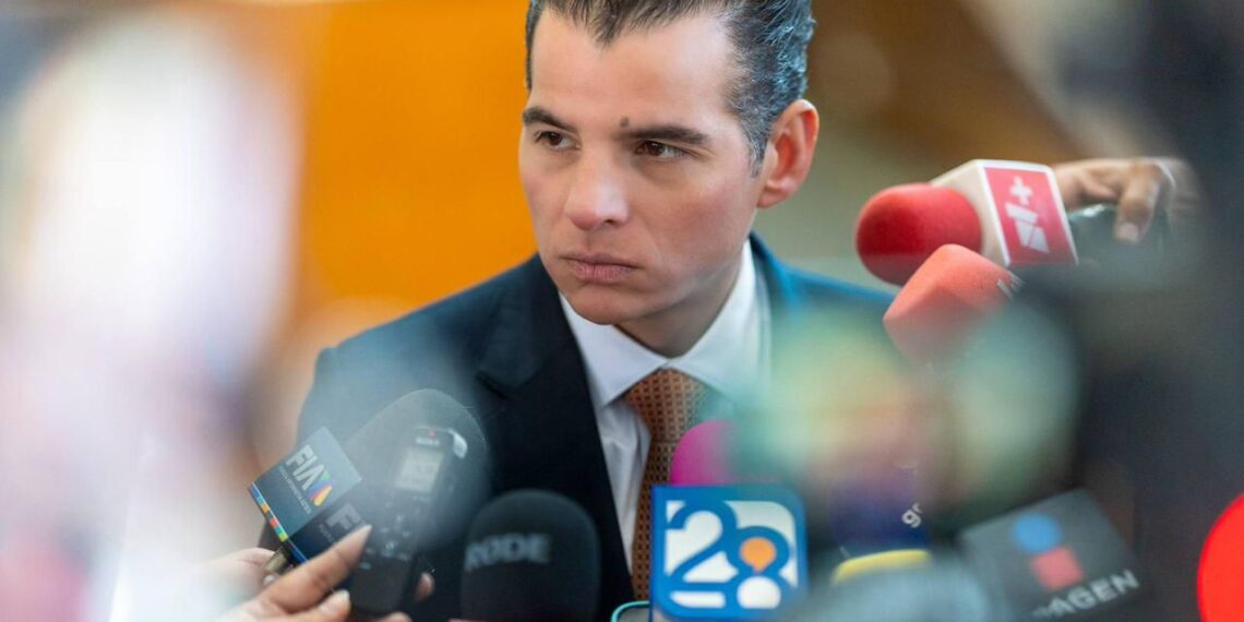 Miguel Flores acusa que alcalde de Monterrey prioriza elecciones sobre su gestión