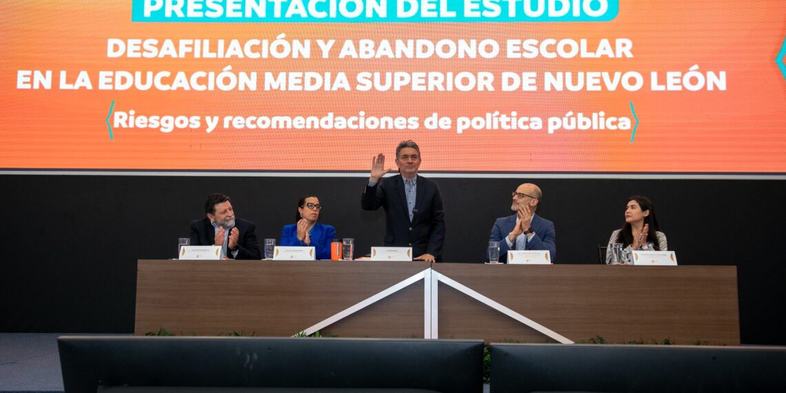 Nuevo León presenta estudio para frenar abandono en educación media superior
