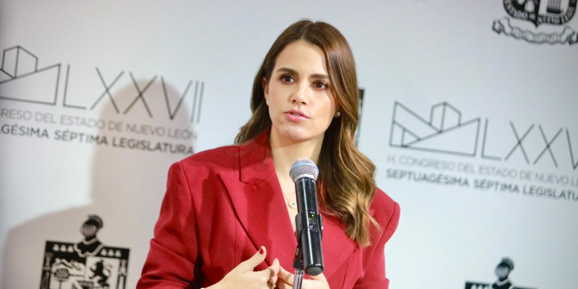 Lorena de la Garza acusa desacato constitucional por falta de tesorero en NL