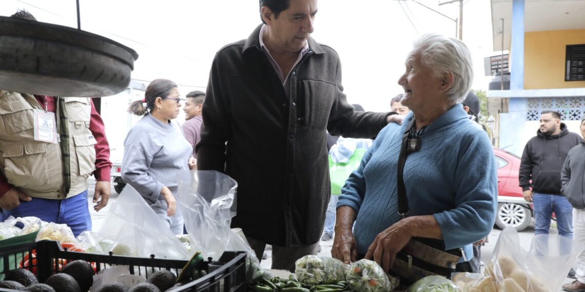 Escobedo abre diálogo con comerciantes para fortalecer protocolos en mercados