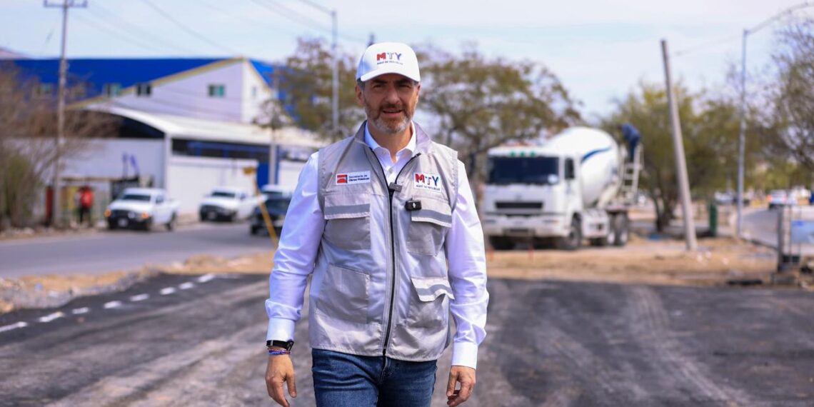 Adrián de la Garza supervisa avance de parque lineal en Av. No Reelección