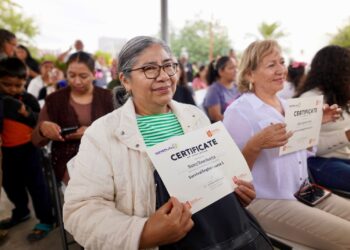 Emprendedores concluyen curso de inglés rumbo al Mundial