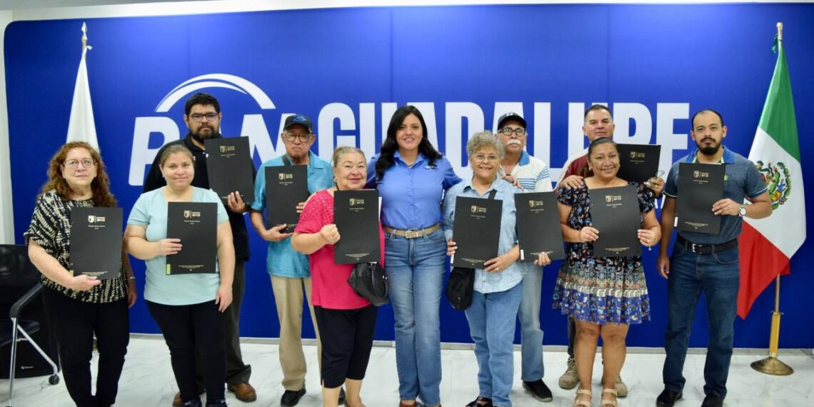 Itzel Castillo gestiona testamentos gratuitos a vecinos de Guadalupe