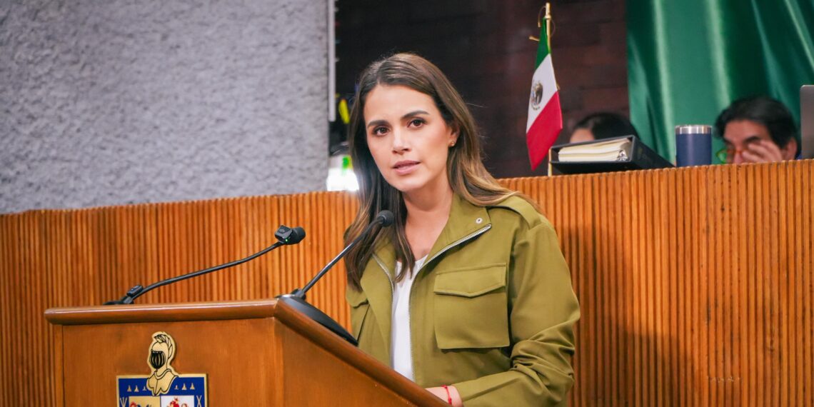 Lorena de la Garza exige pago a maestros jubilados