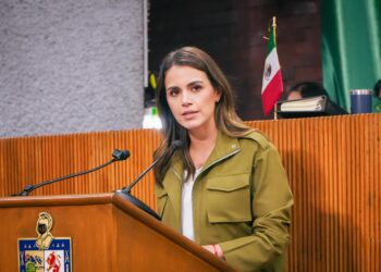 Lorena de la Garza exige pago a maestros jubilados