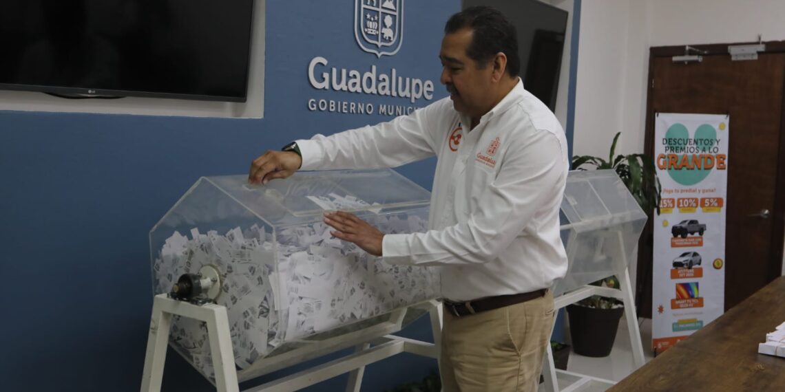 Guadalupe premia a contribuyentes cumplidos con sorteo de autos y televisores