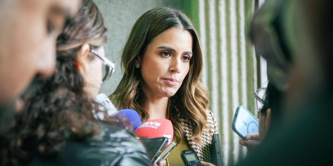 Lorena de la Garza acusa presiones externas tras freno al presupuesto en NL