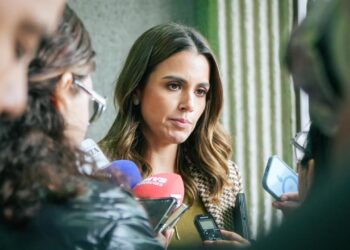 Lorena de la Garza acusa presiones externas tras freno al presupuesto en NL