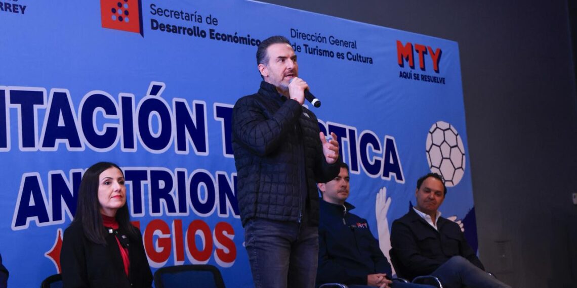 Monterrey capacita a choferes y meseros rumbo al Mundial 2026