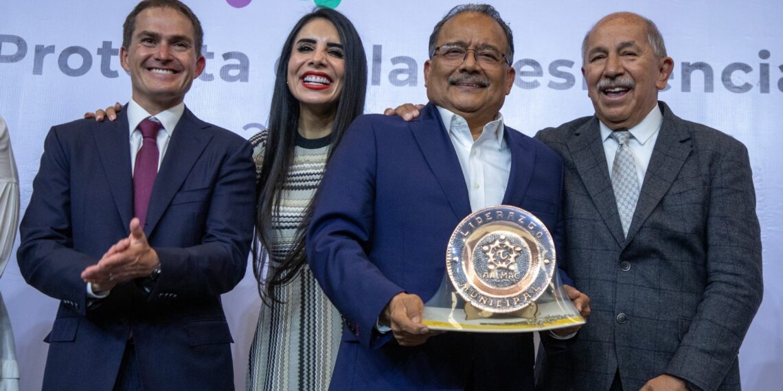 Mijes asiste a renovación de AALMAC y refrenda visión desde el territorio