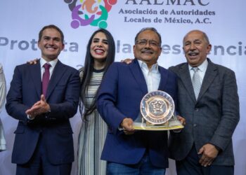 Mijes asiste a renovación de AALMAC y refrenda visión desde el territorio