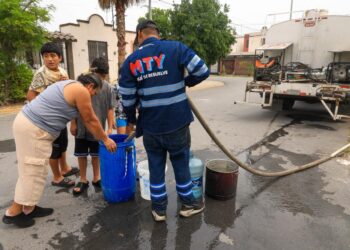 Monterrey suministrará agua a colonias afectadas por cortes en el servicio