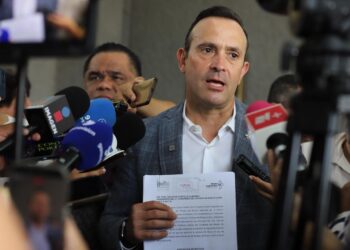 Carlos de la Fuente presenta ley contra información falsa de funcionarios públicos