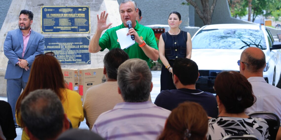Guadalupe reconoce a contribuyentes cumplidos con entrega de premios