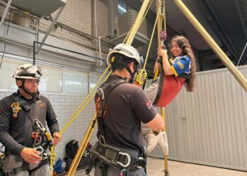 Protección Civil Nuevo León fortalece cultura de prevención en Preparatoria 9 de la UANL