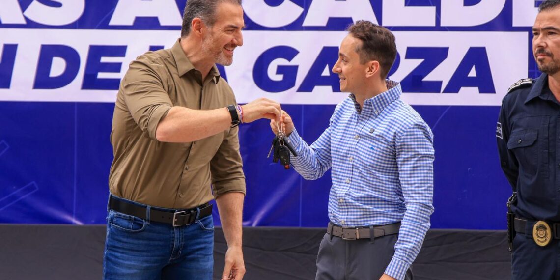 Adrián de la Garza entrega 10 vehículos para reforzar seguridad en la zona citrícola