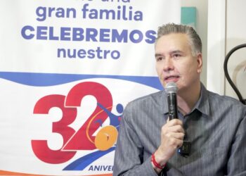Waldo Fernández dona más de 179 mil pesos a Asociación de Espina Bífida de Nuevo León