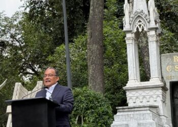 4T Norteña rinde guardia de honor a Mariano Escobedo en CDMX
