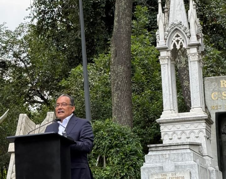 4T Norteña rinde guardia de honor a Mariano Escobedo en CDMX