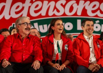 Lorena de la Garza asume como Defensora de Monterrey